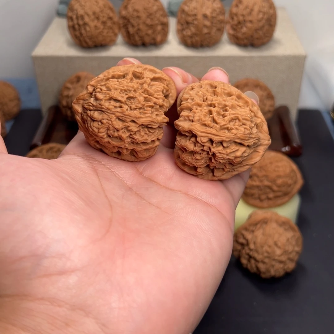 把件文玩核桃44三角南疆石全品（高低脚）