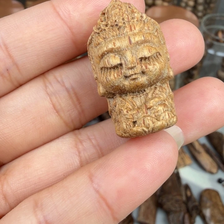 沉香碎屑沉香菩萨棋宝宝佛 3 克