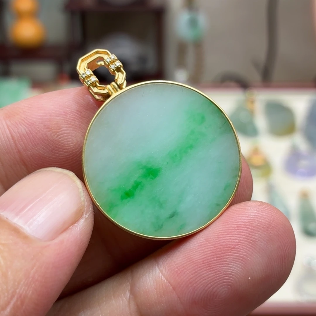 翡翠18K金镶嵌颈饰