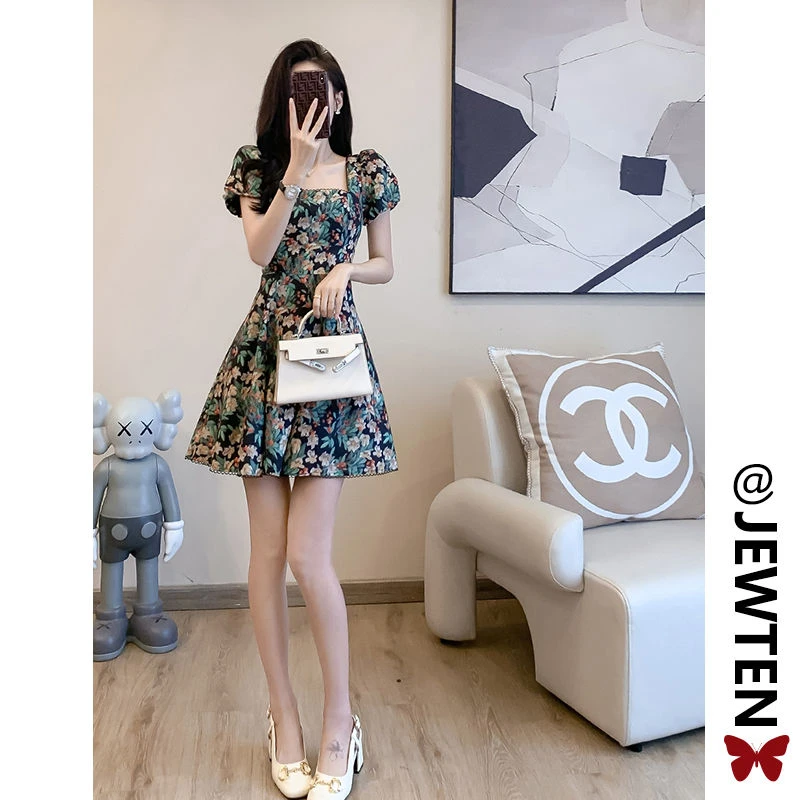 法式复古茶歇碎花方领连衣裙女夏季2025新款小个子惊艳别致百褶裙