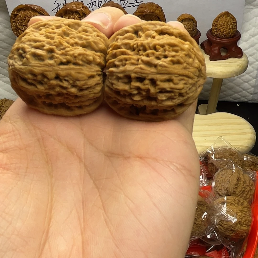 文玩核桃把件南疆小对儿手把件