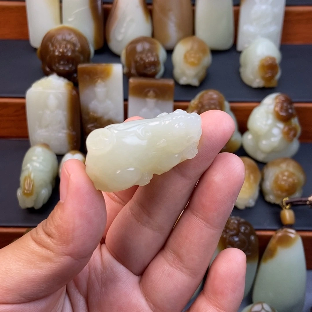 和田玉（糖玉）未镶嵌颈饰
