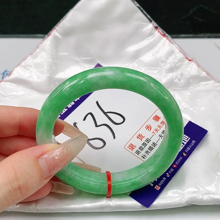 未镶嵌手镯（贵妃镯）翡翠