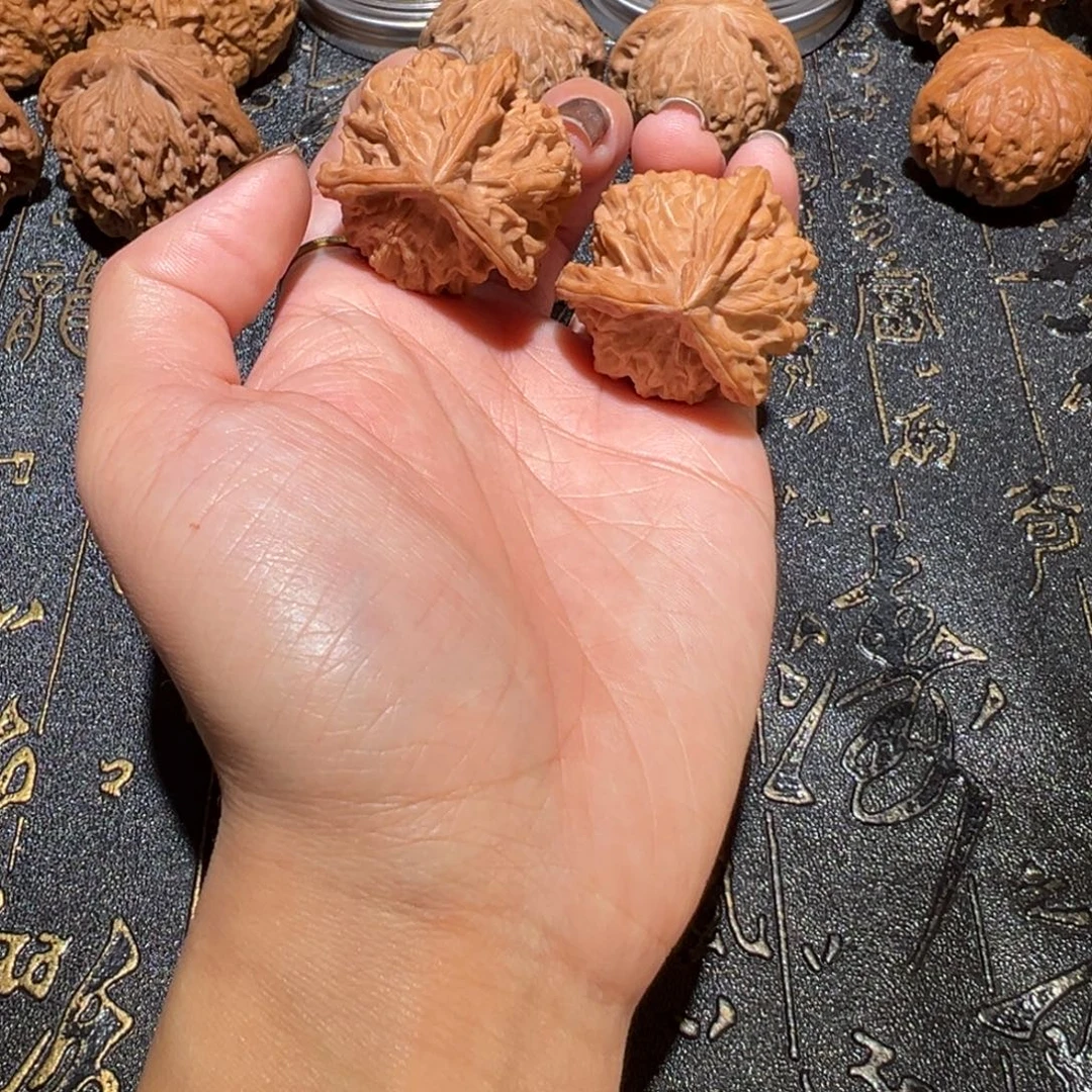 文玩核桃吊坠盘山三棱35手把件320