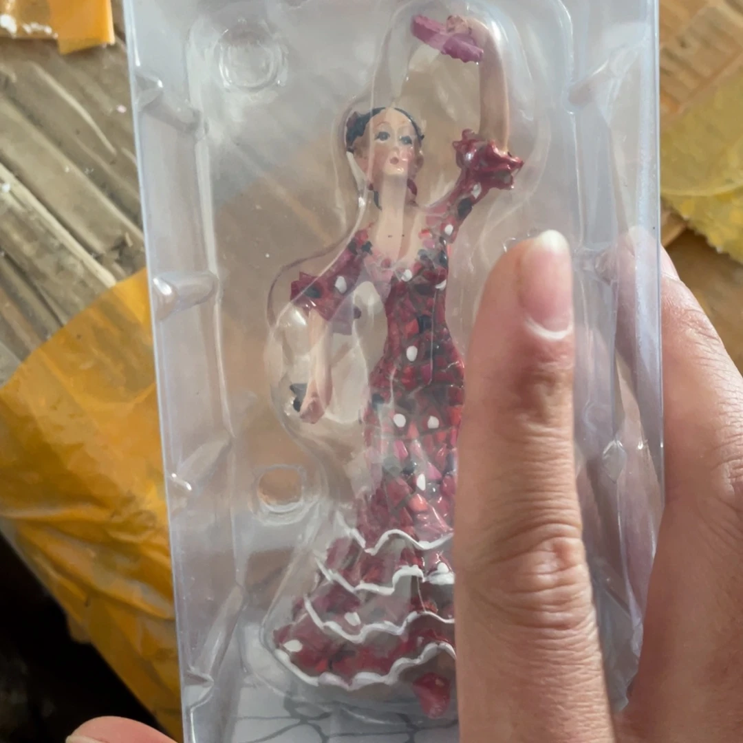 【闪购商品】树脂红色塞纳河畔舞女