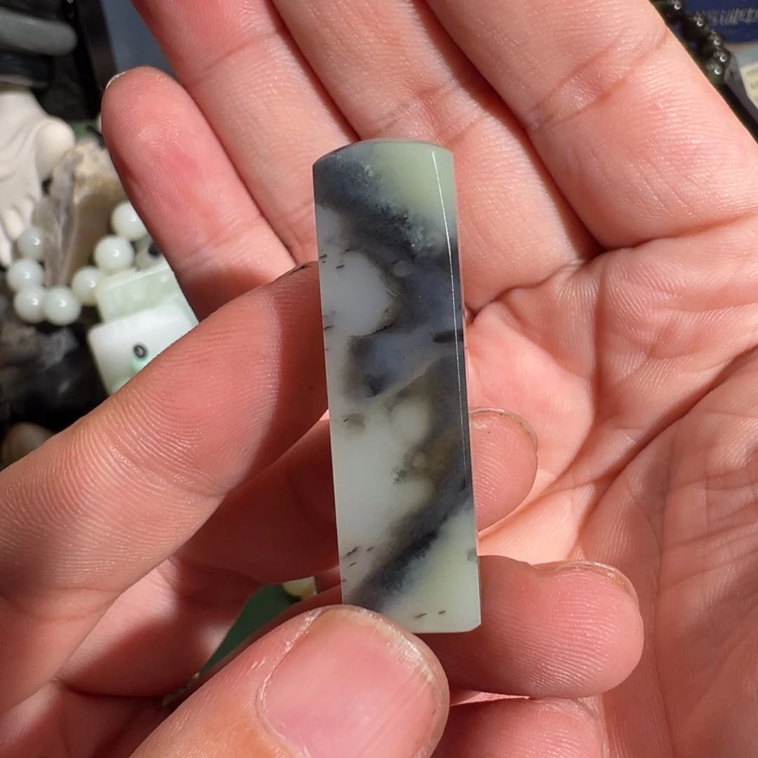 和田玉未镶嵌颈饰且末细料油润泼墨意境青花口袋印17g