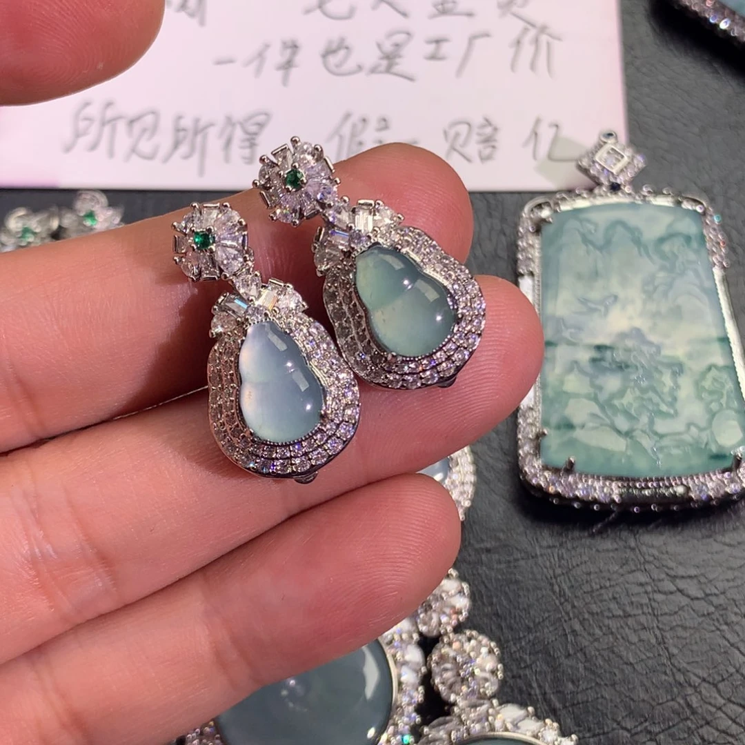 翡翠颈饰未镶嵌葫芦