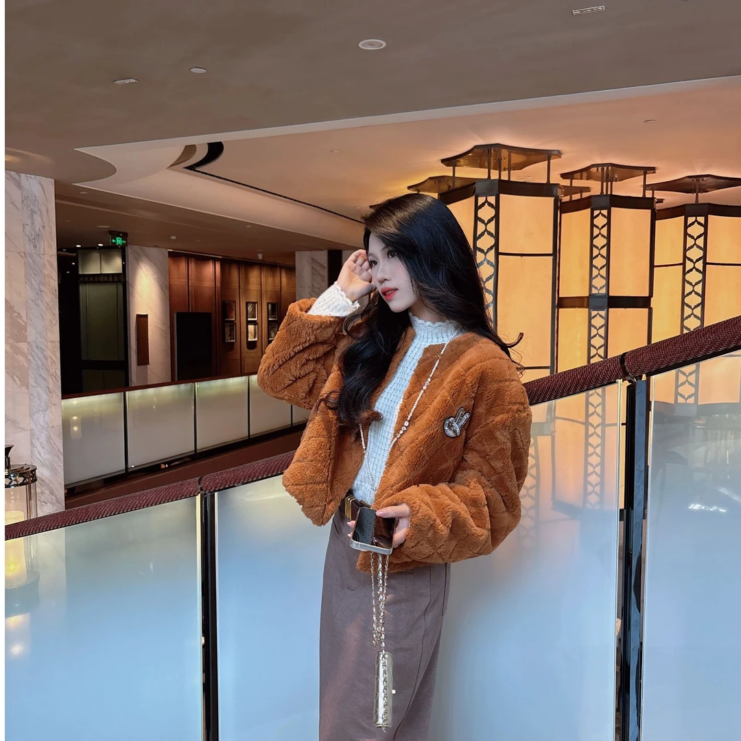 GIRDEAR/哥弟【琥珀晶】秋冬松弛感菱格保暖毛绒外套140047/附胸针