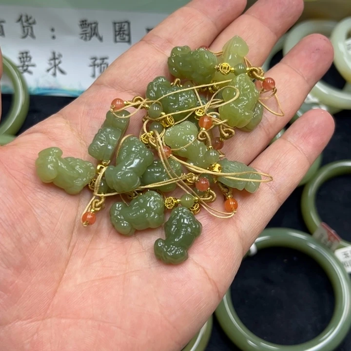 未镶嵌手镯和田玉黄口小貔貅 多样性拍一发一