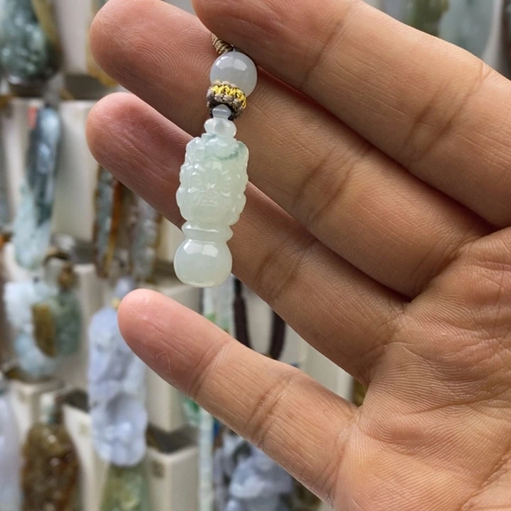 翡翠未镶嵌颈饰好