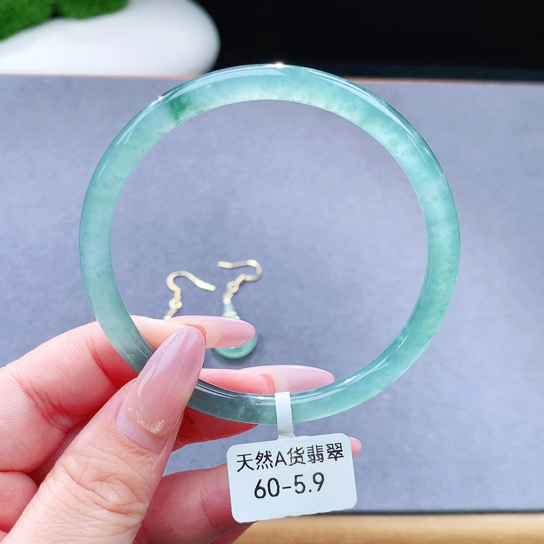 未镶嵌手镯（圆镯）翡翠