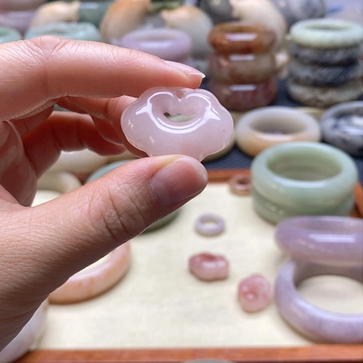 石英岩玉手镯未镶嵌婉*