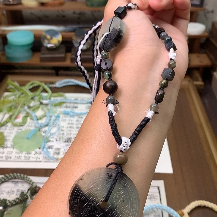 蛇纹石玉未镶嵌颈饰