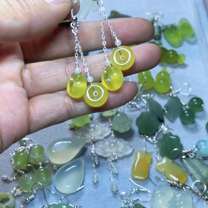 【闪购商品】蛇纹石玉耳环未镶嵌猫**令