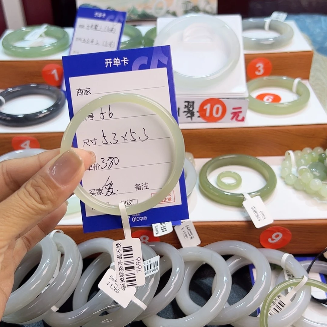 未镶嵌手镯和田玉爱****糊