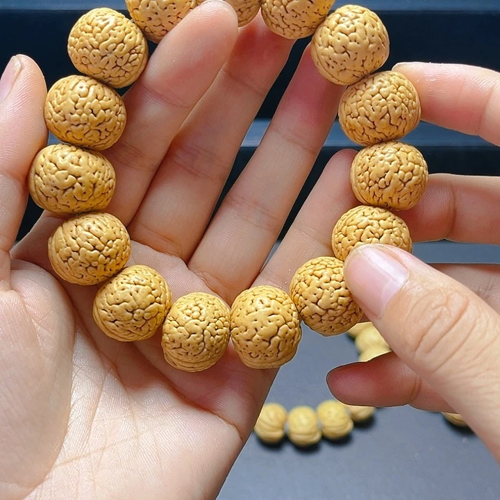 孙***森吊坠桃核龙珠手串