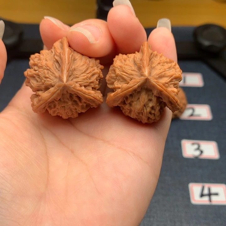 文玩核桃把件35全盘山三棱