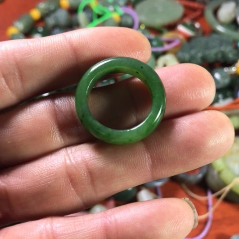 颈饰未镶嵌和田玉（糖玉）景**花