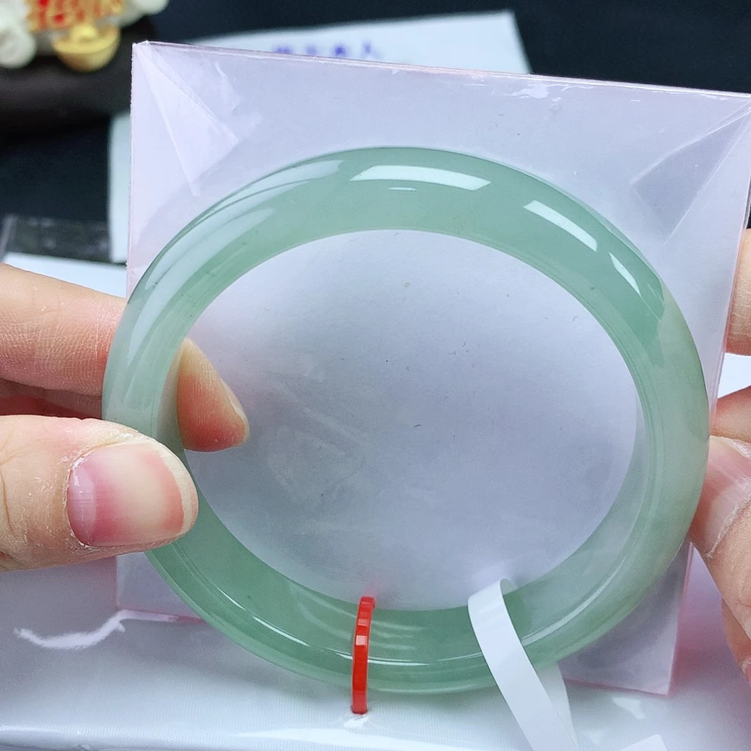 翡翠手镯未镶嵌58圈