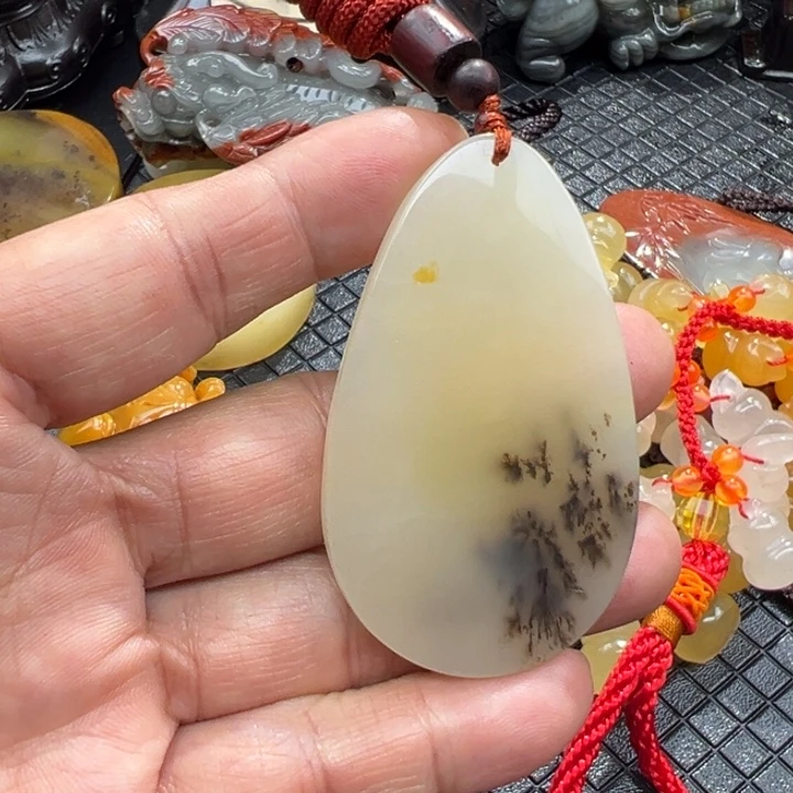 石英质玉（黄龙玉）颈饰未镶嵌