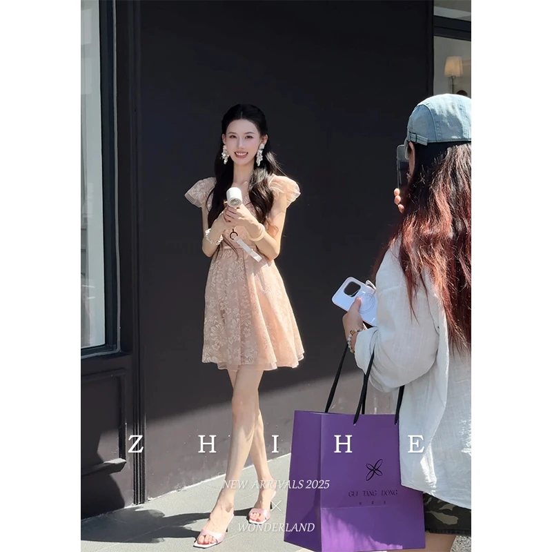 无艳一禾【莉丝千金】法式静奢蕾丝收腰V领连衣裙