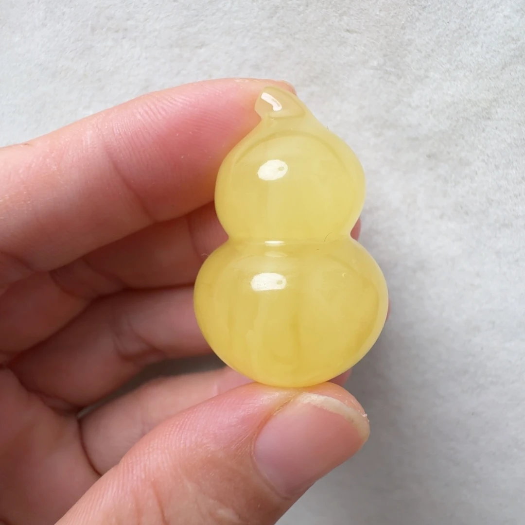 蜜蜡未镶嵌珠宝奇石超过七天不退不换，有瑕疵花粉，裂