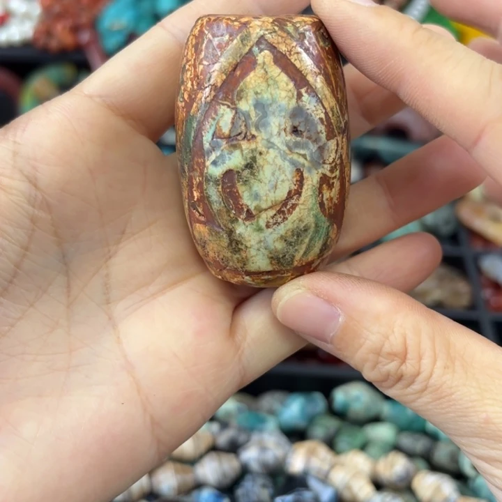 叫***姐未镶嵌颈饰玛瑙/玉髓