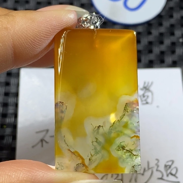 未镶嵌颈饰玛瑙/玉髓月*蝶