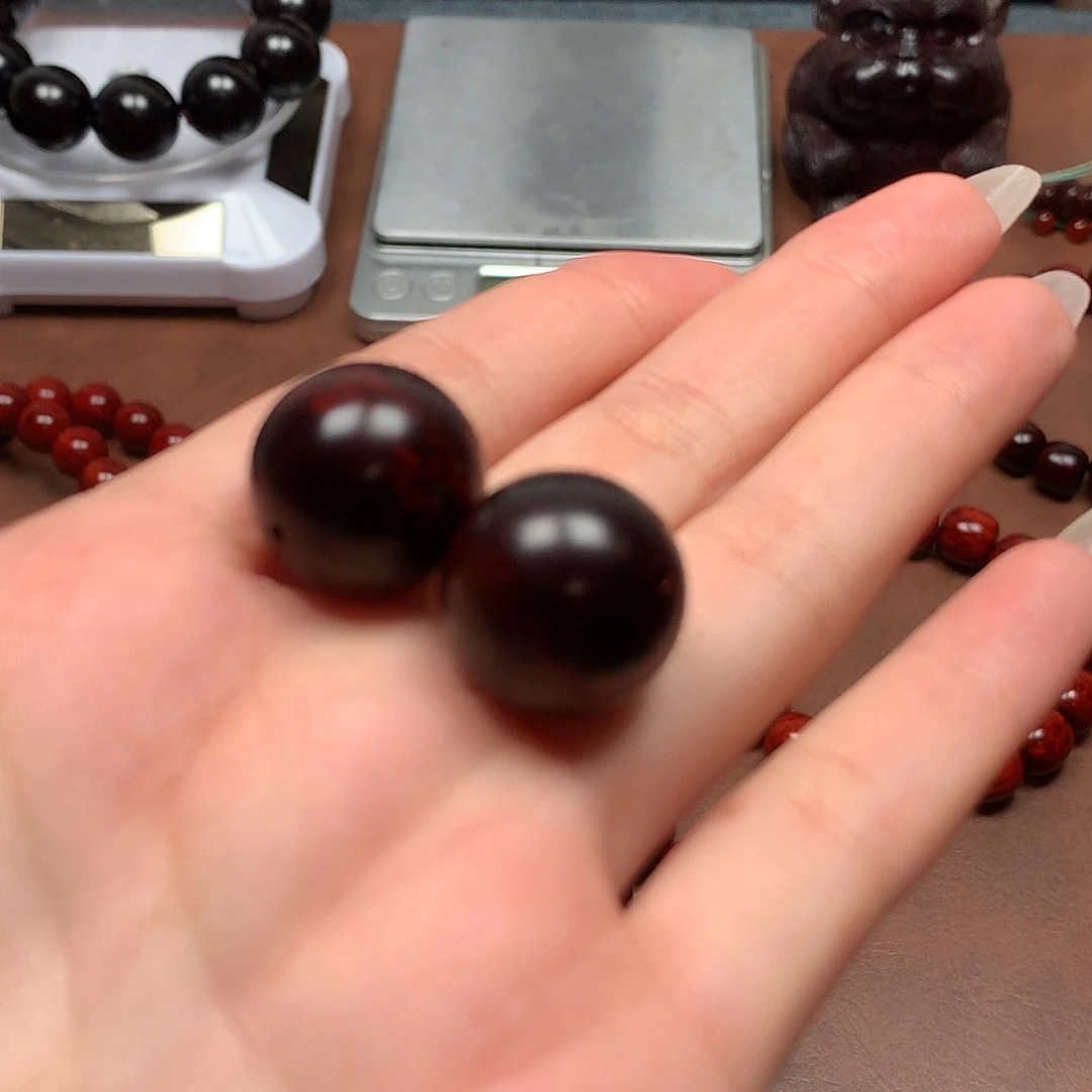 檀香紫檀（小叶紫檀）1.8留疤两颗瑕疵珠 不退不换