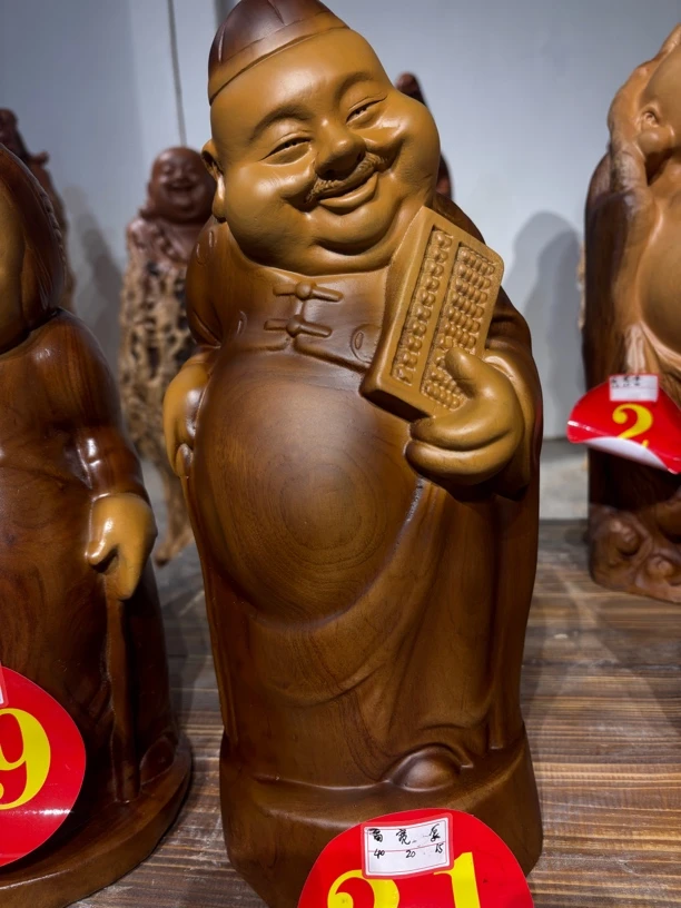 香樟木雕刻人物摆件