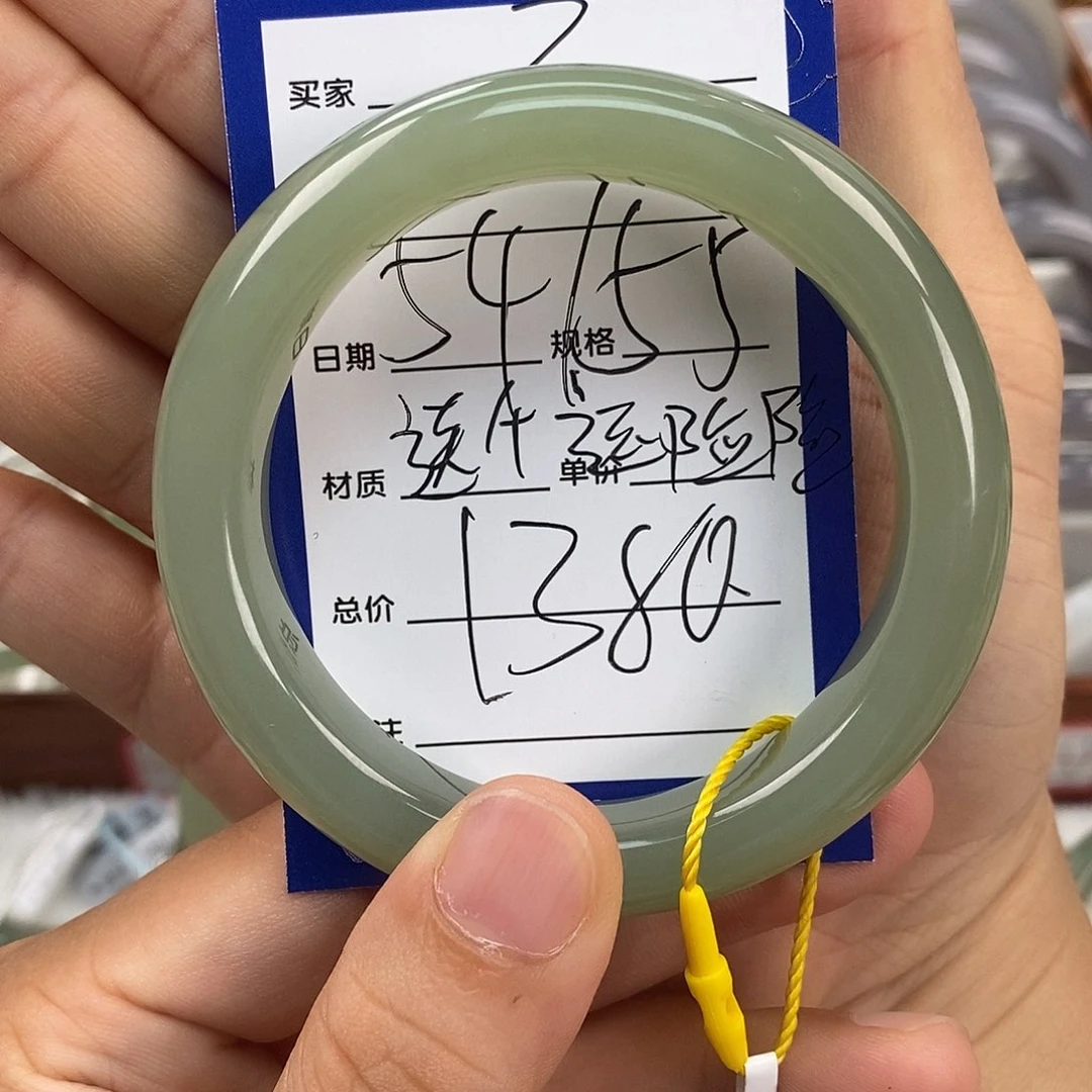ღ***，和田玉手镯未镶嵌