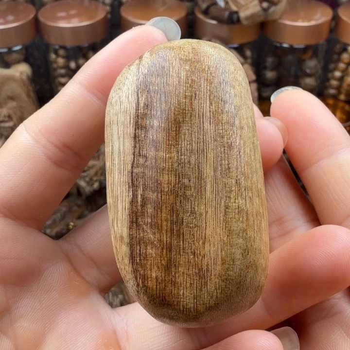 沉香碎屑沉香惠安手把件24克