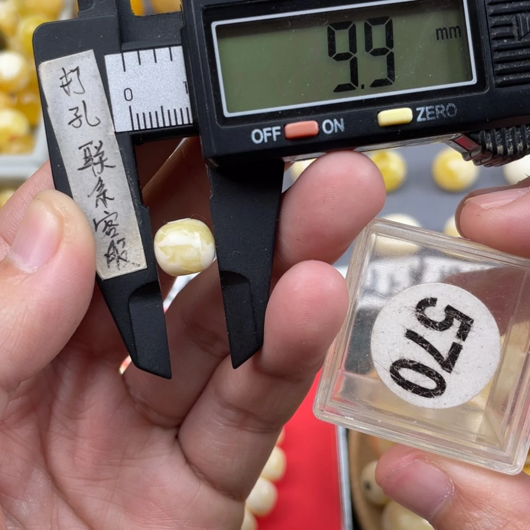 蜜蜡珠宝奇石未镶嵌