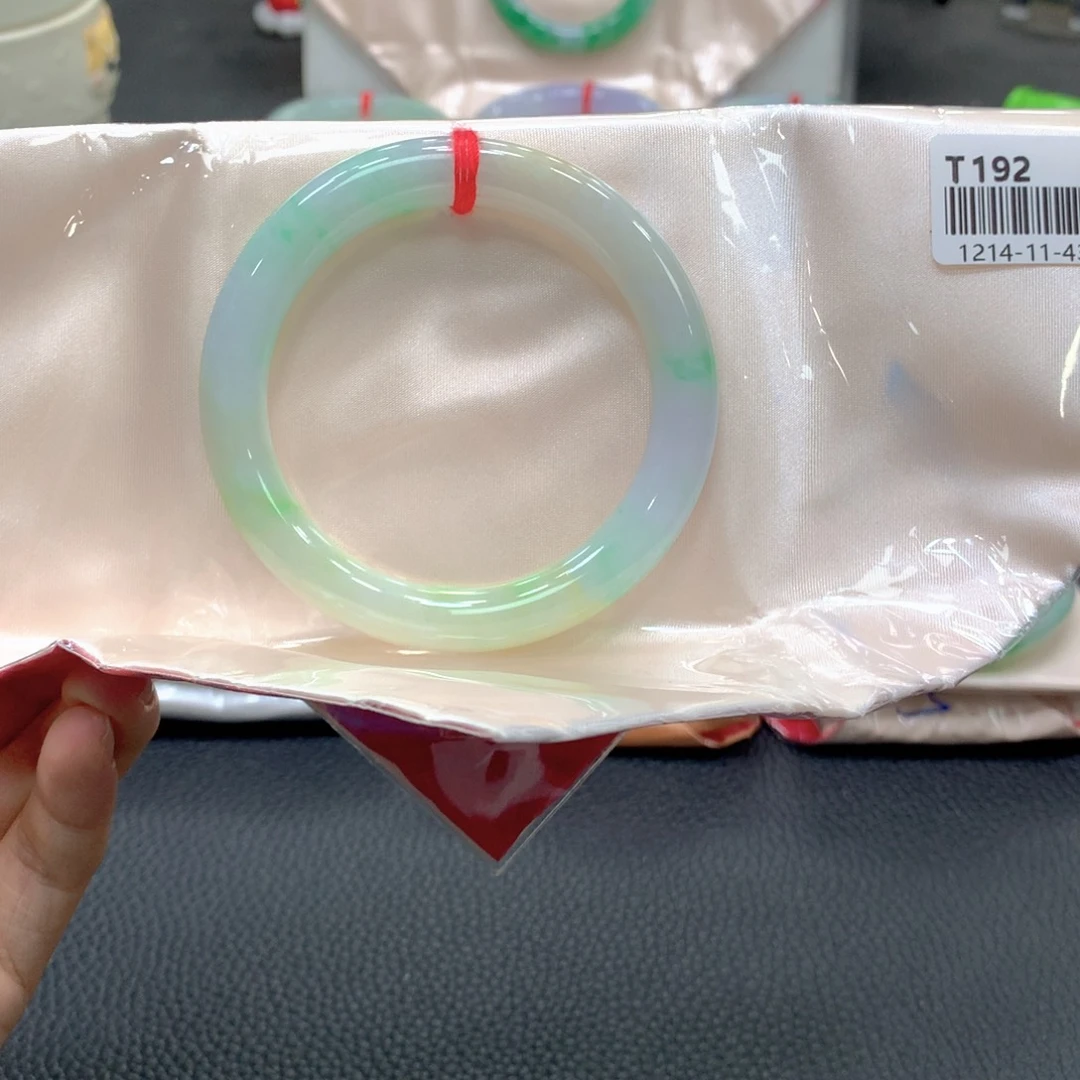 翡翠未镶嵌手镯18