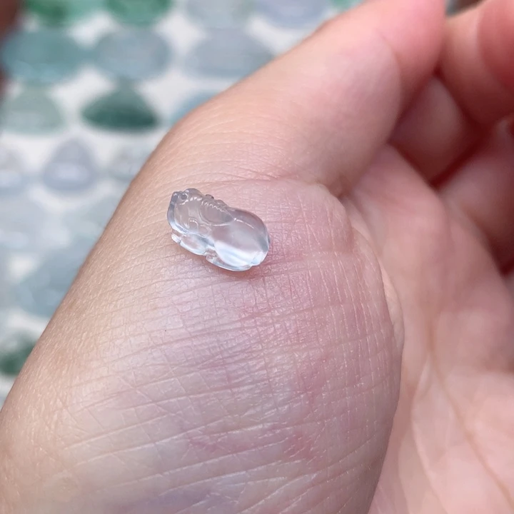 翡翠未镶嵌颈饰高冰貔貅