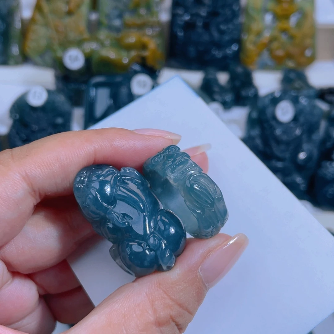 过***客翡翠未镶嵌颈饰翡翠