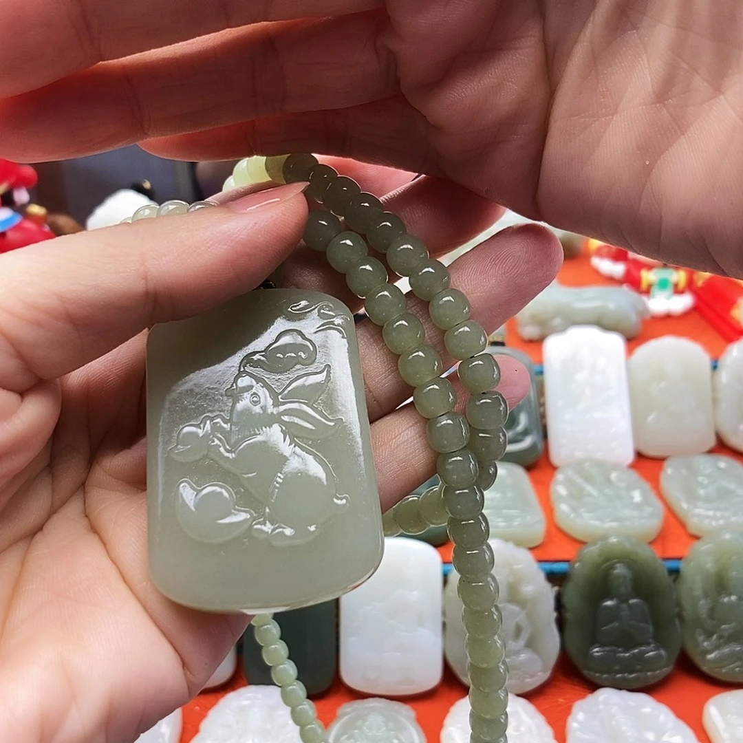 颈饰未镶嵌和田玉三****）