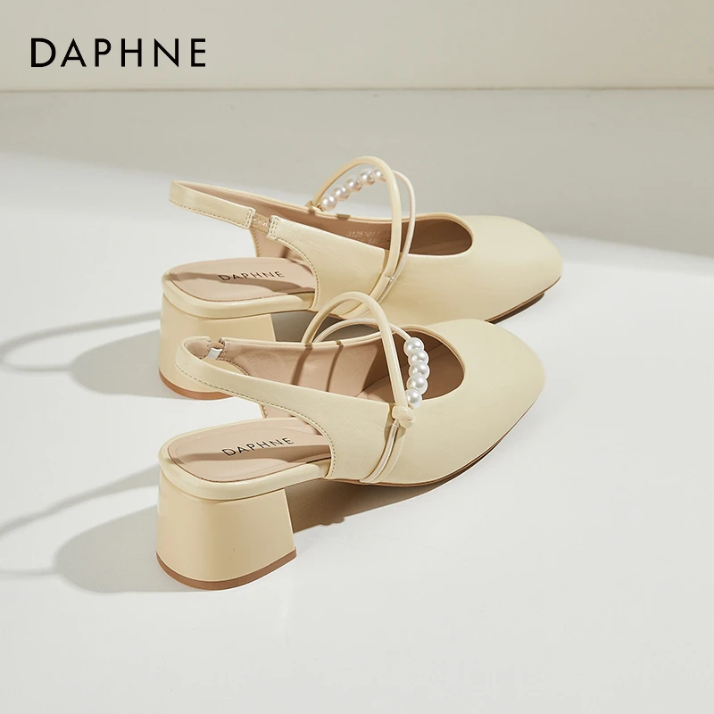 达芙妮女鞋包头凉鞋外穿2025夏季法式配裙子粉色一字带粗跟仙女鞋