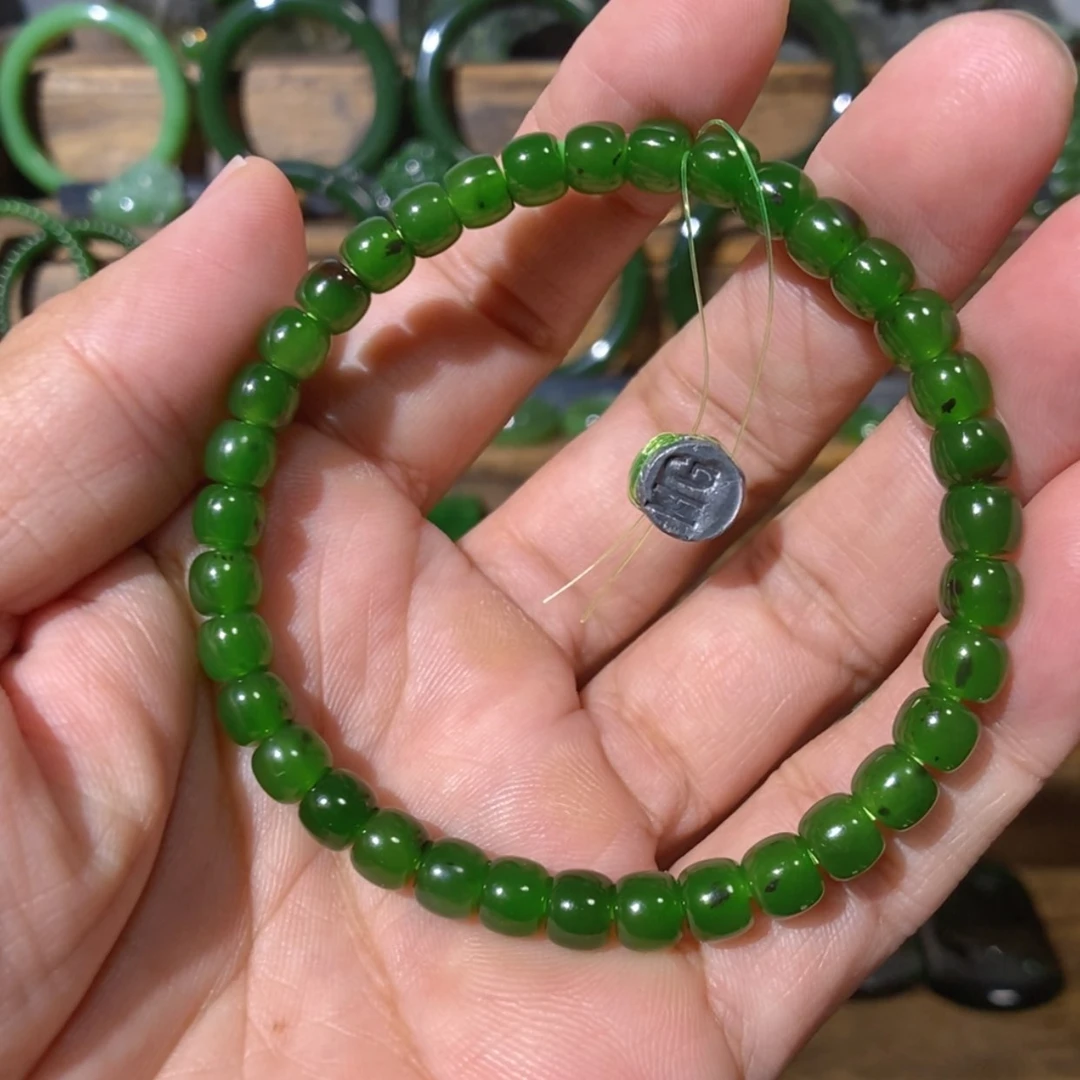 【闪购商品】吊坠(不含链)未镶嵌和田玉俄七冰底菠菜绿手串 6