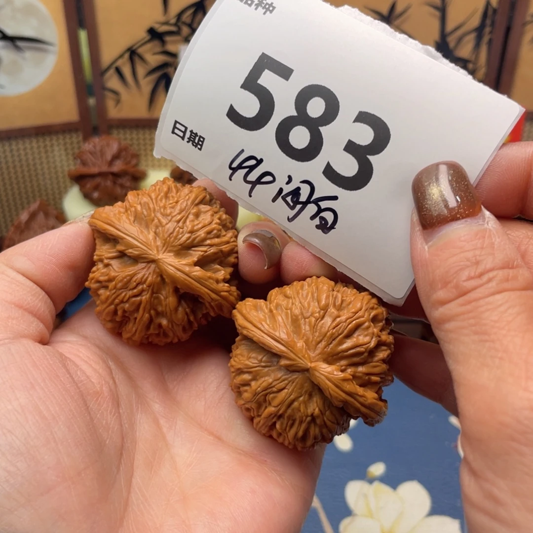 文玩核桃把件583号44闷白返油