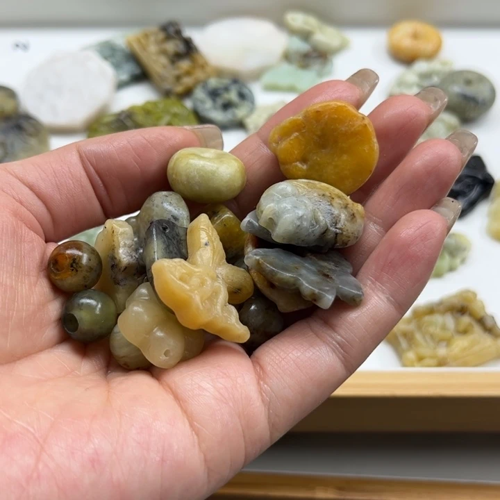 蛇纹石玉未镶嵌颈饰