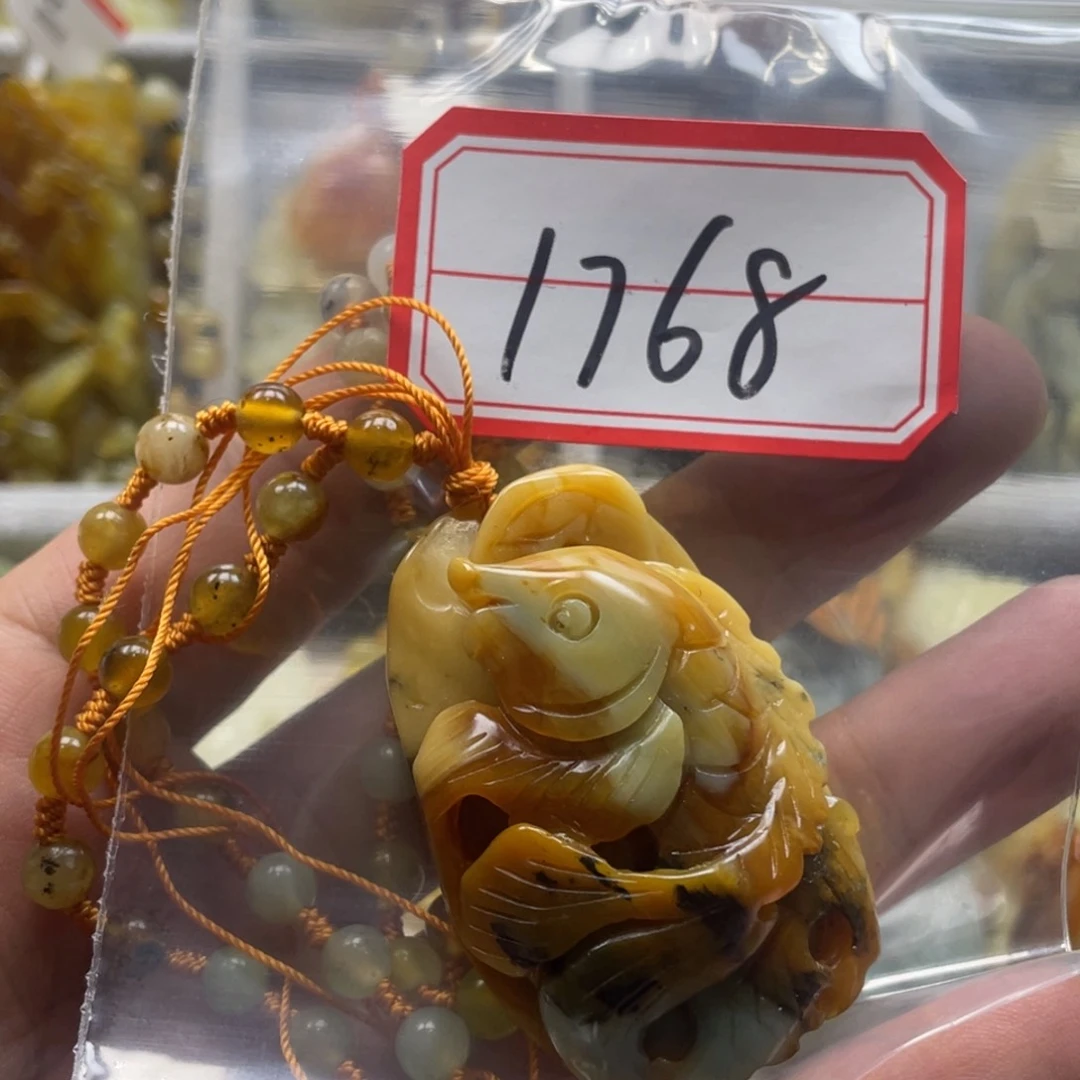 蛇纹石玉颈饰未镶嵌吊坠