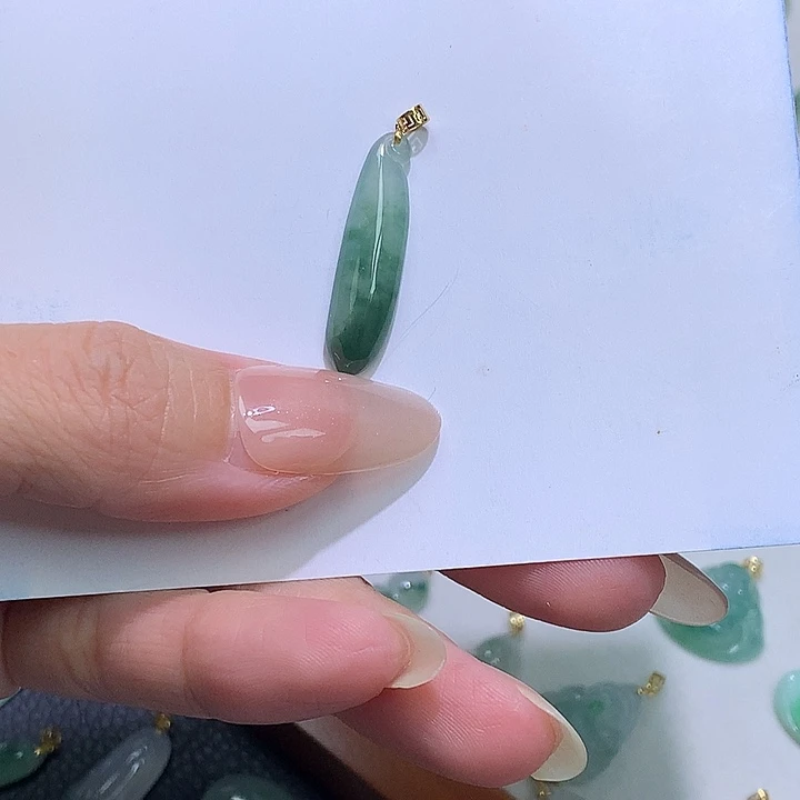 颈饰18K金镶嵌翡翠38