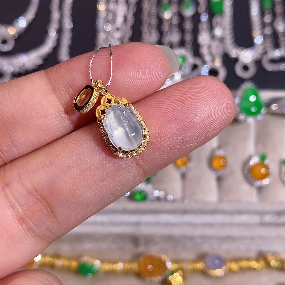 翡翠18K金镶嵌颈饰