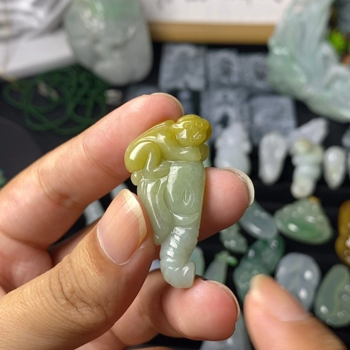 O****翡翠未镶嵌颈饰翡翠