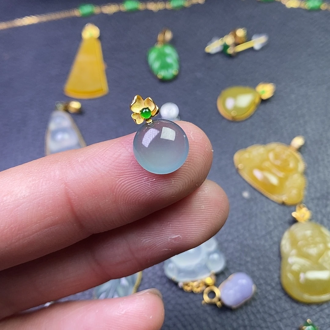 颈饰18K金镶嵌翡翠