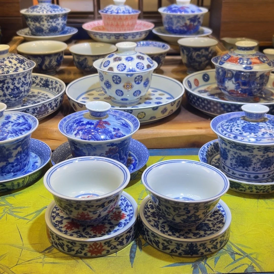 用****9景德镇陶瓷青花釉里红2套，青花2套，杯垫，小压手
