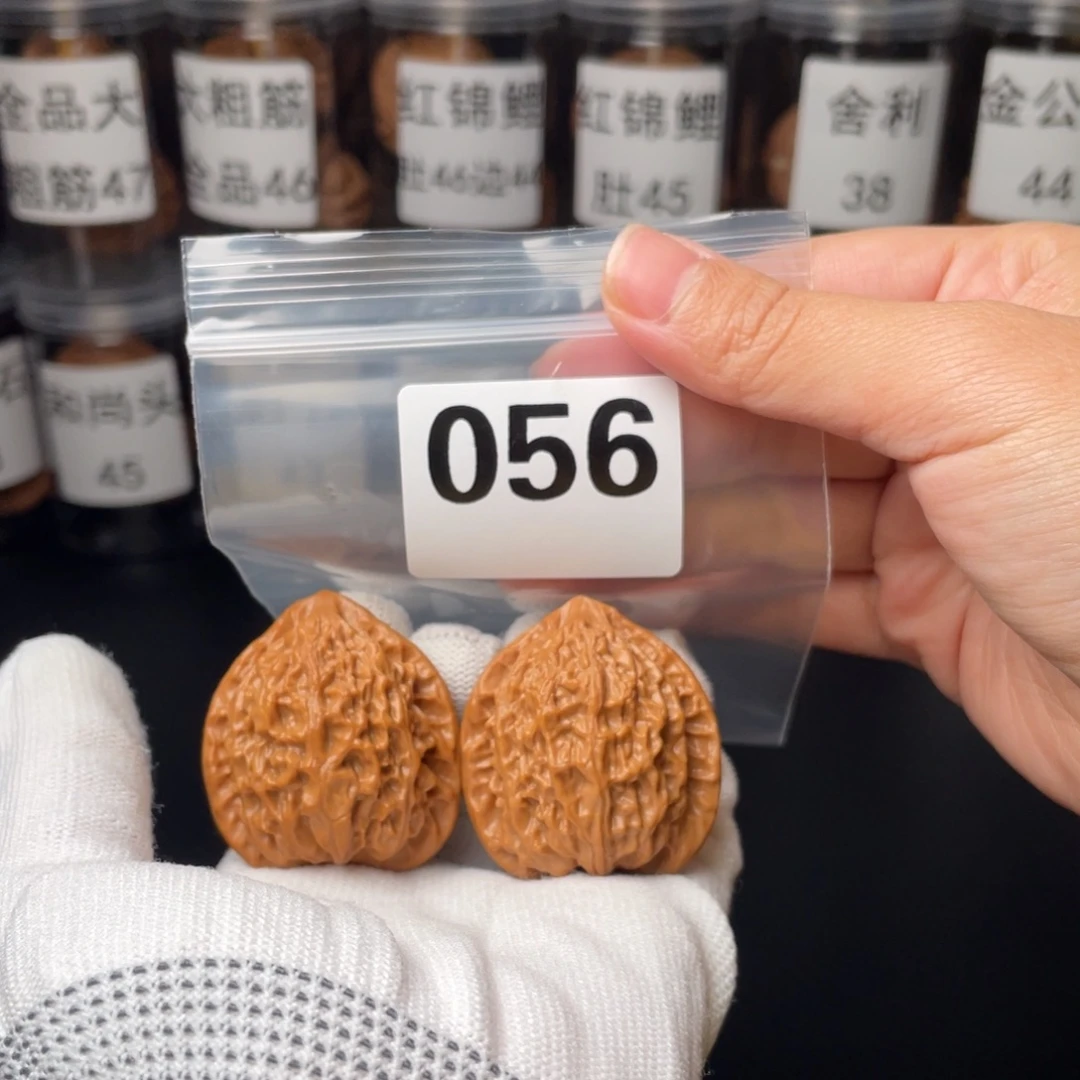 文玩核桃把件38金牛