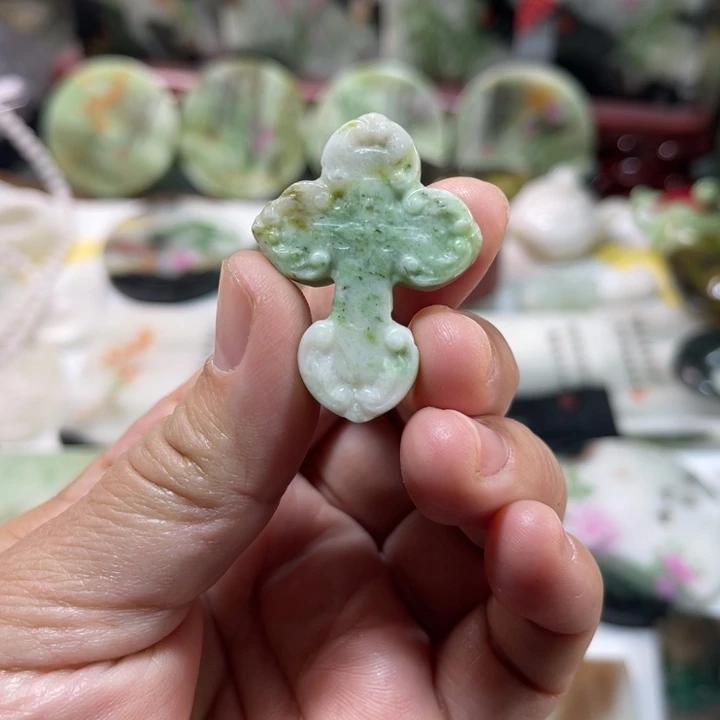 独山玉未镶嵌颈饰