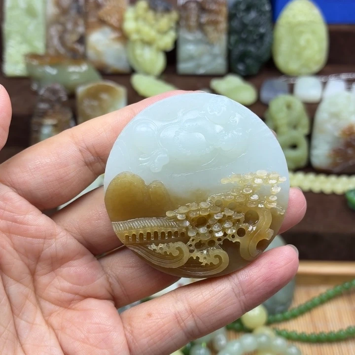 西***妈颈饰未镶嵌和田玉